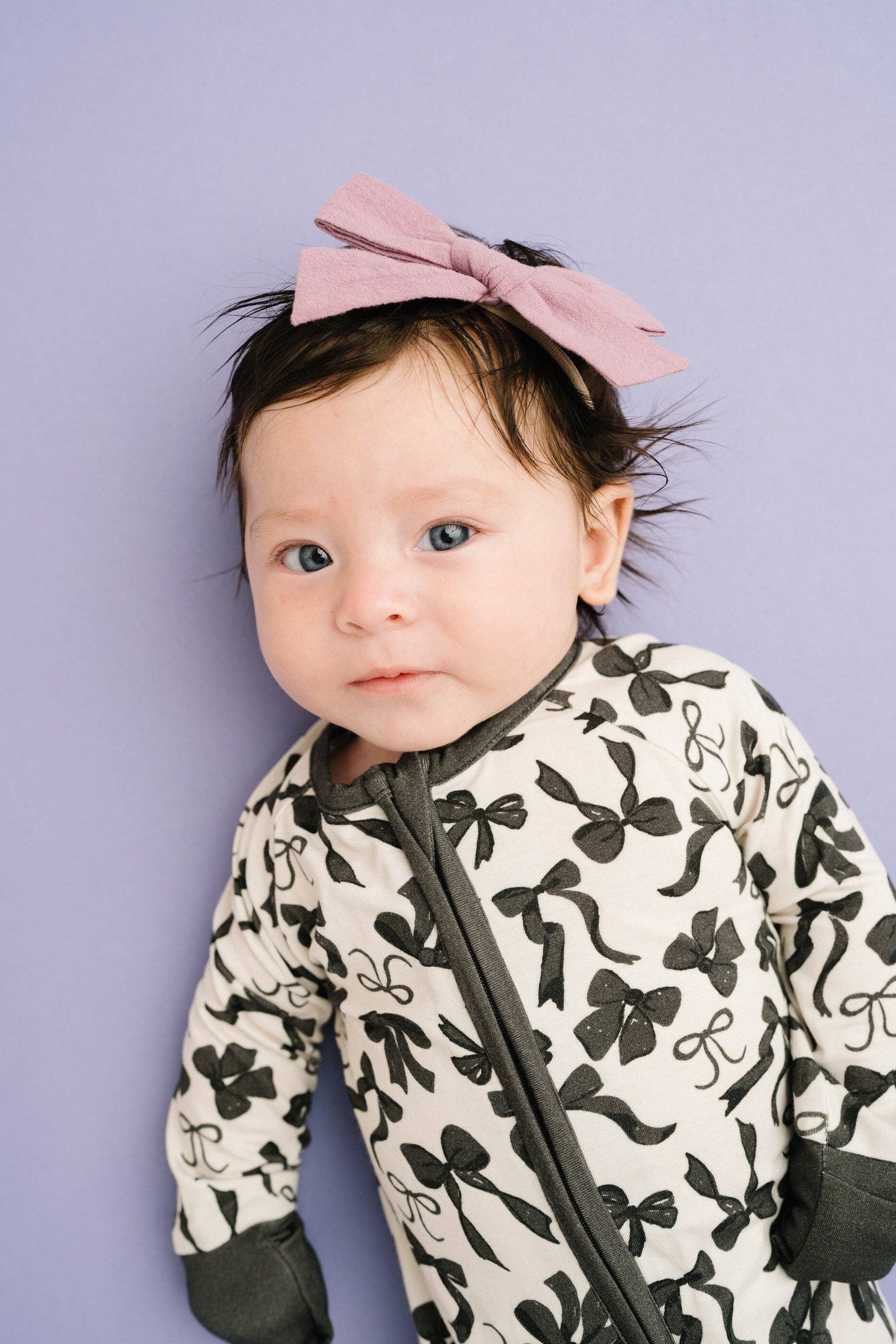 Little One Shop - Monochrome Bows Bamboo Sleeper