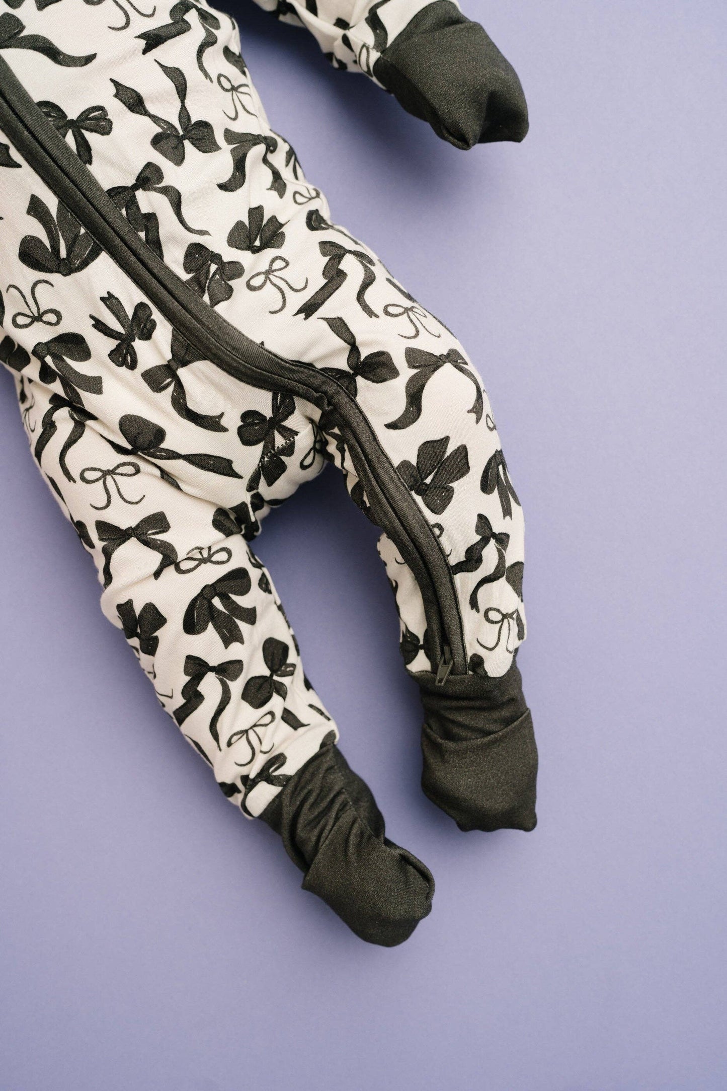 Little One Shop - Monochrome Bows Bamboo Sleeper