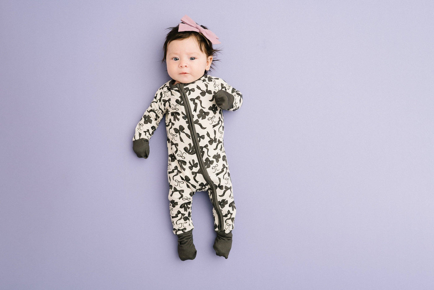 Little One Shop - Monochrome Bows Bamboo Sleeper