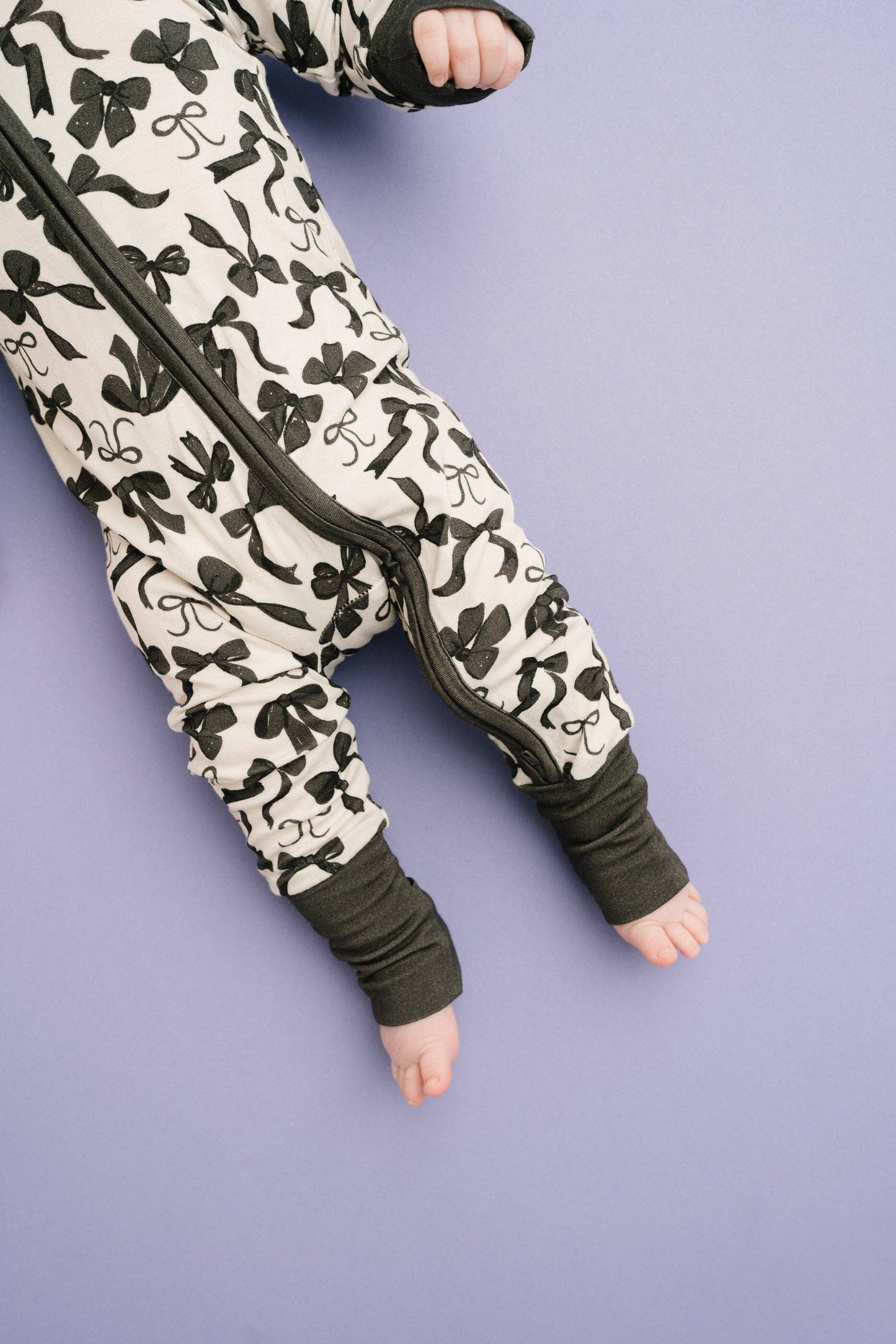 Little One Shop - Monochrome Bows Bamboo Sleeper