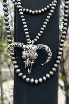 WILD AND WESTERN SKULL NECKLACE