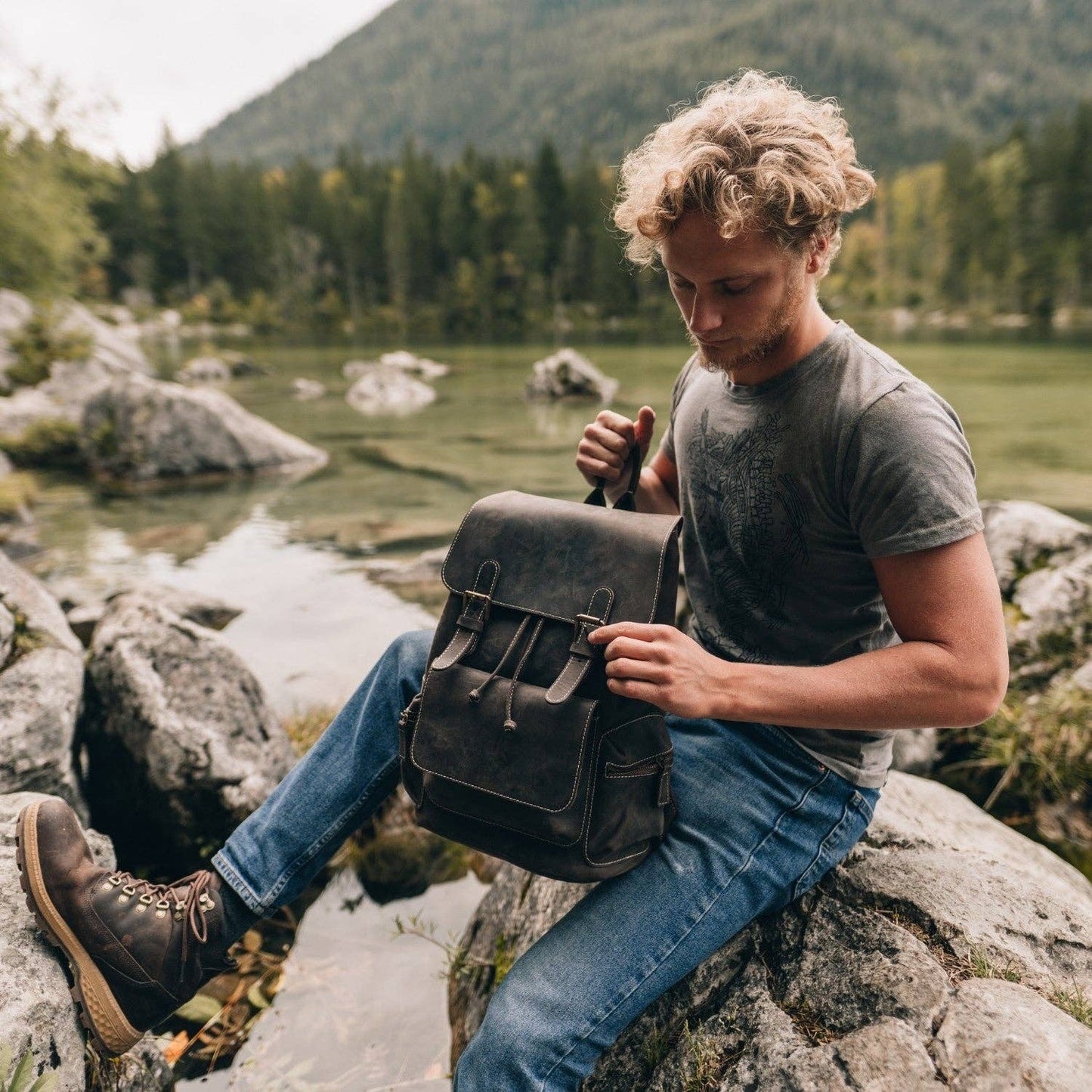 Londo - MegaGear Valley Handcrafted Top Grain Leather Backpack: Camel