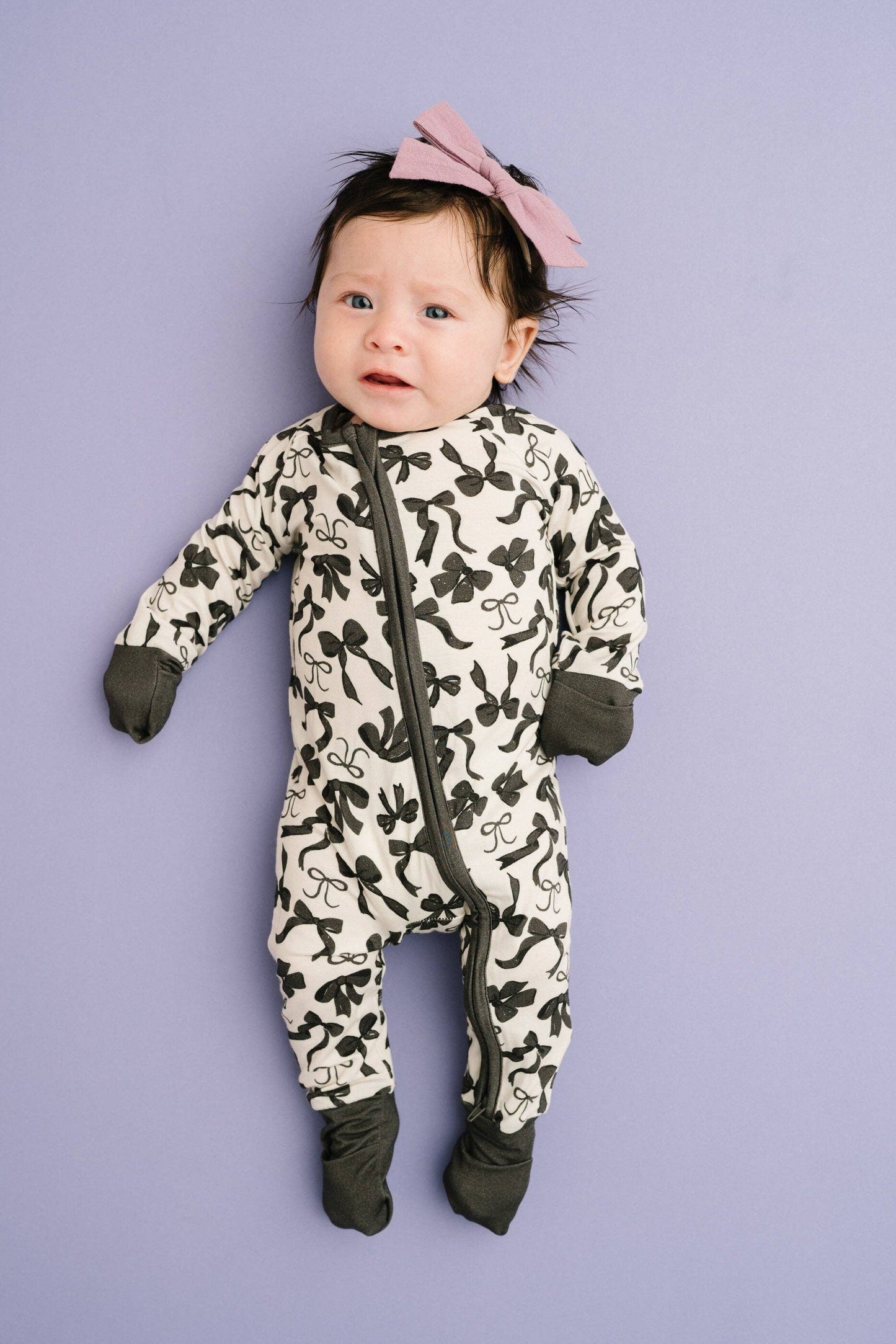 Little One Shop - Monochrome Bows Bamboo Sleeper