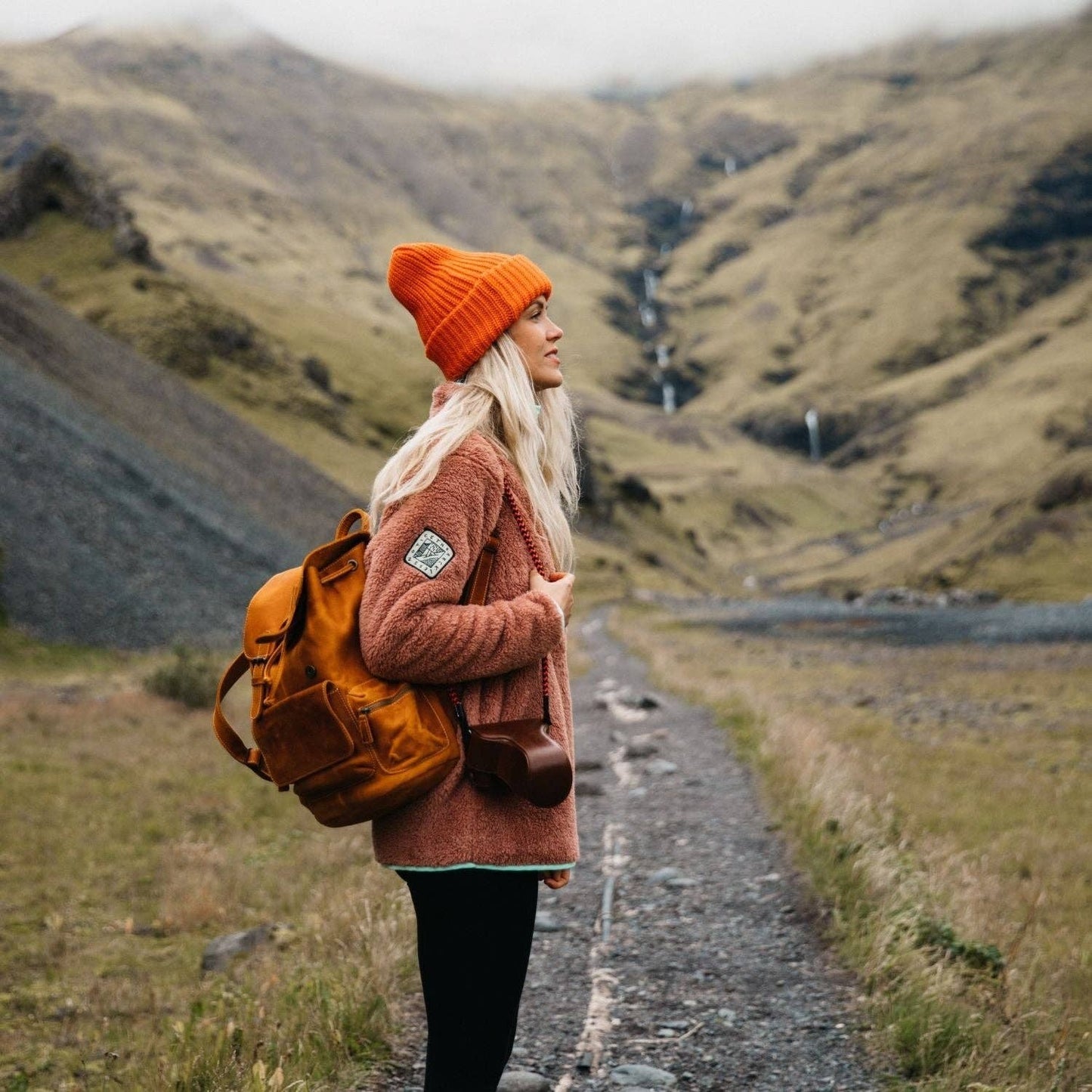 Londo - MegaGear Valley Handcrafted Top Grain Leather Backpack: Camel