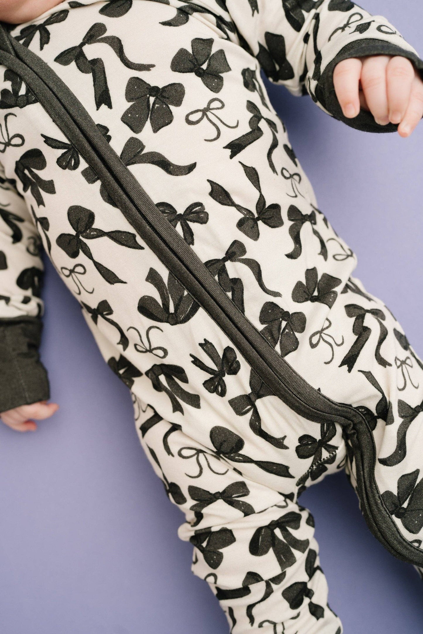 Little One Shop - Monochrome Bows Bamboo Sleeper