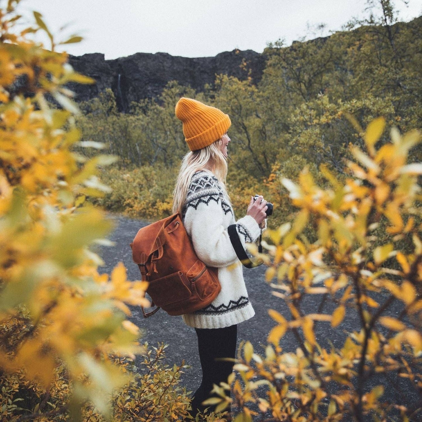 Londo - MegaGear Valley Handcrafted Top Grain Leather Backpack: Camel