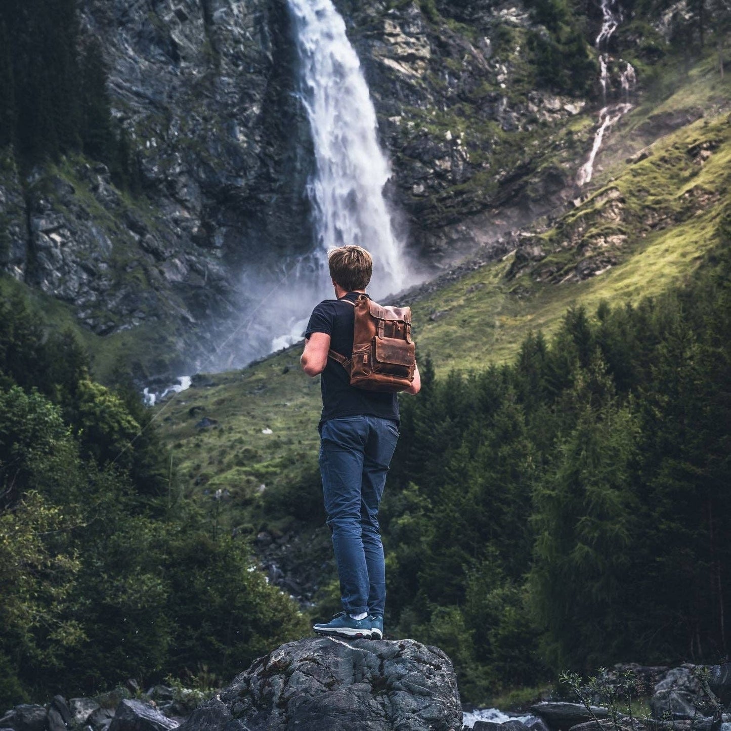 Londo - MegaGear Valley Handcrafted Top Grain Leather Backpack: Camel