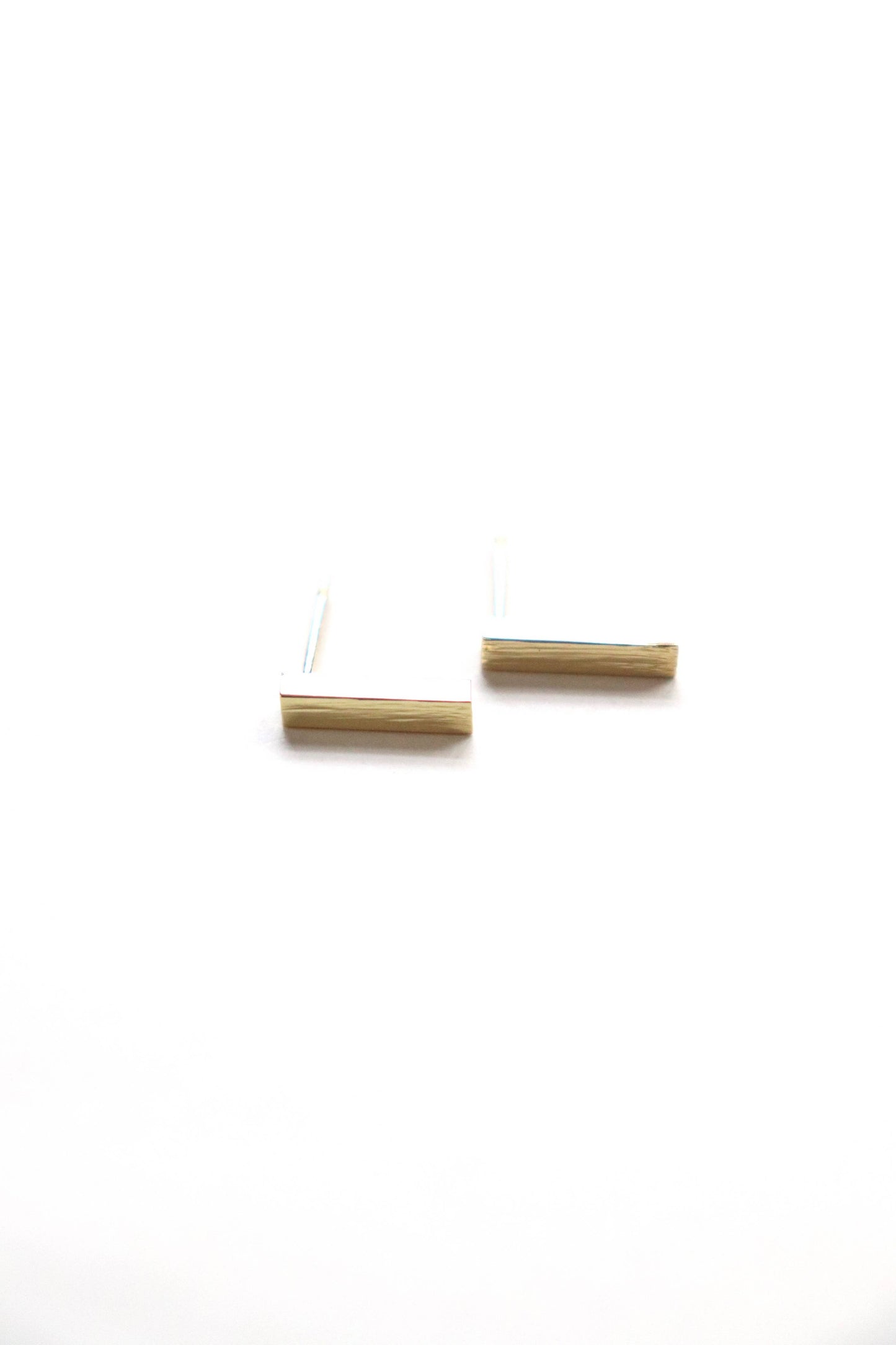 Gold bar stud earring