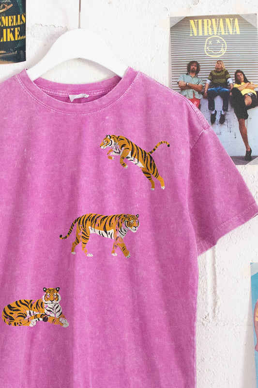 WOMEN'S MINERAL WASHED TIGERS GRAPHIC TEES.